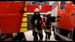 Frankfurter Feuerwehr  Einsatz der Höhenrettung  defacto [upl. by Nnagem]