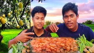 FIRST TIME EATING POMELOS FRUIT TEMIRIND VERY SPICY 🔥 AND JUICY 🤤 MOUTH WATERING plcrazyboy669 [upl. by Kipper]