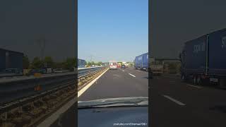 Ein Krankenwagen auf der Autobahn in Italien [upl. by Aynotak]