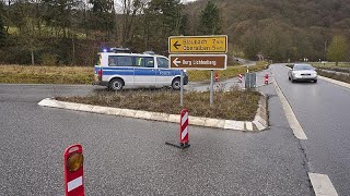 Wild im Kofferraum  Trauer um Poizistin 24 und Polizisten 29 in RheinlandPfalz [upl. by Annaeirb677]