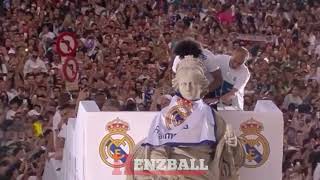 Sacred Moment of Draping the Real Madrid Flag and Scarf to the Goddess Cibeles [upl. by Nugesulo]