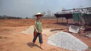 Construire en Thaïlande  Nivellement du terrain [upl. by Clio958]