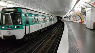 MF77  Arrêt à la station Porte dItalie sur la ligne 7 du métro parisien [upl. by Lzeil462]