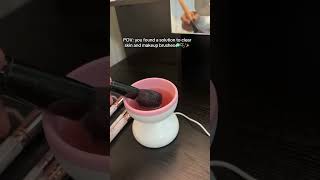 Makes cleaning my brushes so much easier💋 makeupaccessories beautyhacks cosmeticbrushes [upl. by Nnoryt]