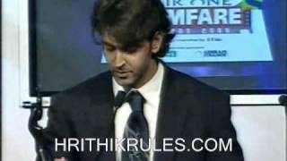 Hrithik wins the BA awards at Filmfare 2007 for D2 [upl. by Nhguavaj828]