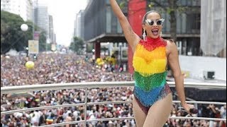 Anitta cantando Envolvimento Mc Loma na parada Gay LGBT São Paulo 2018 [upl. by Ortensia]