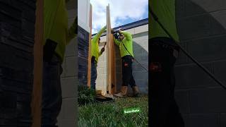 Haciendo unas puertas de madera construction madera humor viralvideo video [upl. by Iamhaj]