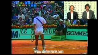 2011 RolandGarros Concours quotTHE LIVEquot Les commentateurs Maxime Chataignier et Thibaut Fauconnet [upl. by Rowena286]