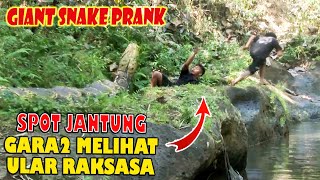 Prank Ular Piton Raksasa paling lucu bikin spot jantung  The Funniest Giant Snake Prank Ever [upl. by Elvera44]