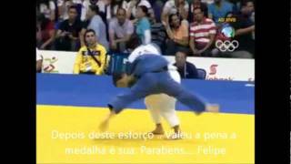 Judoca Felipe Kitadai quotborraquot o kimono durante semifinal de judô no Pan de Guadalajara [upl. by Mandy116]