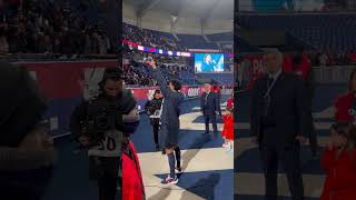 Marquinhos communie avec les Ultras du PSG apres son 436ème match en 🔴🔵 gagné face à Lyon [upl. by Yelkreb]