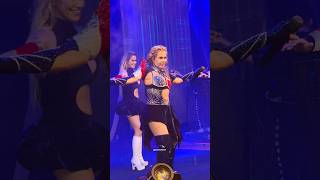 Joelma fazendo a coreografia do refrão do Cavalo Manco [upl. by Auqinaj702]