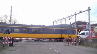 Spoorwegovergang Zutphen  Dutch railroad crossing [upl. by Asiulana439]