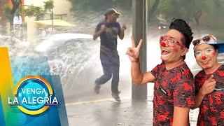 ¡Splash 🌊 Aprovechando las lluvias Los Destrampados se dejan empapar  Venga la Alegría [upl. by Ermey740]