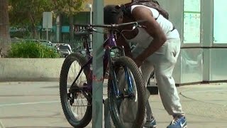 Watch How Long It Takes For A Thief To Snatch A Locked Bicycle [upl. by Neffets182]