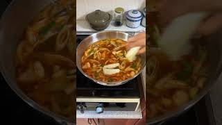 Jeongol Tteokbokki 전골 떡볶이  assorted Korean stew with tteok mandu eomuk ramyun and more korea [upl. by Valenka587]