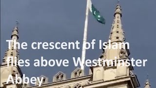 The crescent symbol of Islam has been hoisted above Westminster Abbey [upl. by Erminna]