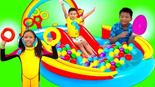 Wendy Pretend Play JUGANDO GIGANTE inflable arcoíris de piscina  Juguetes pelotas para niños [upl. by Oicanata736]