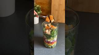 Veggie salad jar 🥙✨ saladjar lunchidea easyrecipe healthyfood foodinspo [upl. by Chucho]