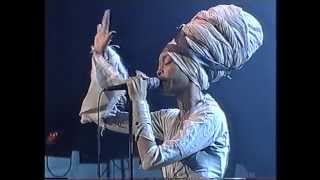 Erykah Badu quotTyronequot North Sea Jazz 2001 [upl. by Yatnoed]