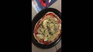 Pizza Tonijn met deeg uit de broodbakmachine [upl. by Oneal629]