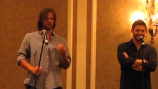 Supernatural Breakfast panel with Jensen and Jared Jared learns to Tweet for the first time [upl. by Yzdnil445]