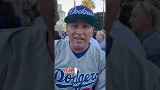 Aficionados de Dodgers presentes para celebrar título de Serie Mundial y a Fernando Valenzuela [upl. by Hillery]