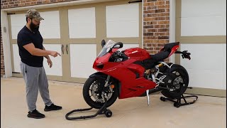 Motorcycle Front and Rear Stands  How to Use them  2023 PANIGALE V2 [upl. by Gilboa]