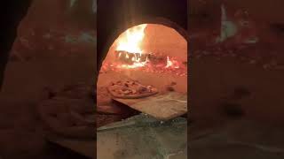 Pizza casera en horno de leña 🪵 🔥 🍕 [upl. by Aneliram]