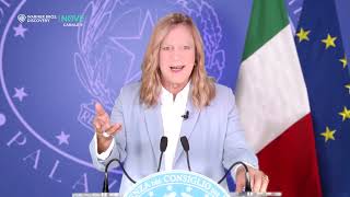 Crozza Meloni sulla Boccia “Ci sono due tipi di bionde l’Italia non è un paese per brune” [upl. by Ahtikal]