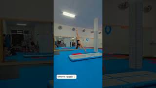 Acrobacias SIN MANOS rueda de gimnasia son colchonetas facil para hacer ejercicio en clase de baile [upl. by Shields]