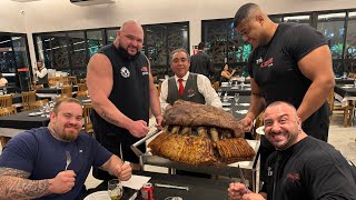 BITELO DETONOU UMA COSTELA GIGANTE COM OS STRONGMANS [upl. by Kelley]