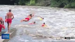 Video guardavidas de Carlos Paz entrenan en plena creciente [upl. by Aryan798]