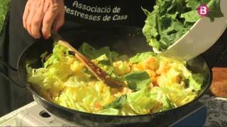 Na Pilar ens cuina unes tradicionals sopes mallorquines [upl. by Tawsha817]