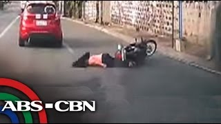 TV Patrol Babae sumemplang sa motorsiklo dahil sa bola [upl. by Dalohcin]