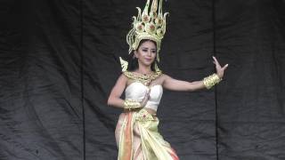 Thai Dancer in Gold Ornate Headdress  Basingstoke Thai Food and Crafts Festival 2016 [upl. by Ralston]