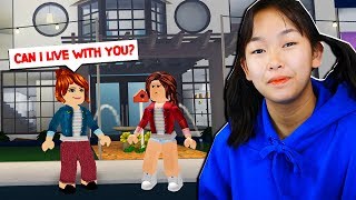 I TRIED TO MOVE INTO HER HOUSE Roblox Bloxburg [upl. by Wenger112]