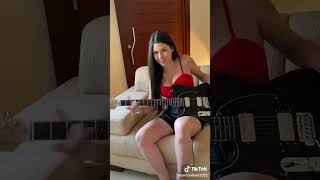 Johnny B Goode guitarcover Larissa reine du rock [upl. by Retsevlys]