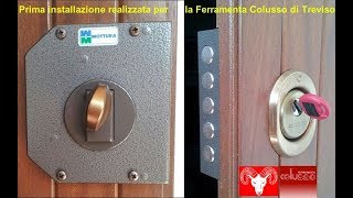 Montaggio serratura da applicare su porta legno  1 di 3 [upl. by Eelirrem]