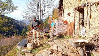 Giornata di lavori  Taglio Legna  Impianto idraulico  Scavo in stalla  Baita in Montagna n20 [upl. by Whallon]