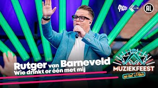 Rutger van Barneveld  Wie drinkt er één met mij LIVE • Muziekfeest op het Plein 2024  Sterren NL [upl. by Fi]