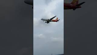 香港航空A320降落桃園國際機場 [upl. by Repsag]