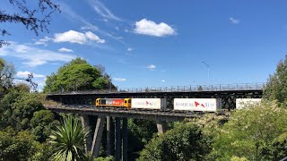 DL 9705 with Train 390 crossing the Waikato river bridge ECMT [upl. by Honebein]