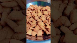 Snack sakkarpara crispy sweet viralshort trending Hemdeepkitchen [upl. by Yort32]