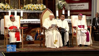 Discurso del Papa Francisco ante los obispos de Indonesia junto al clero local y catequistas [upl. by Fiden352]