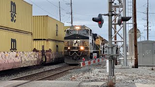 EVER SEEN THIS 100 New Freight Cars WITHOUT GRAFFITI 2 Trains Passing At RR Crossing CSX amp NS [upl. by Orvie413]