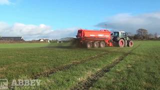 FENDT 828 spreading slurry with Abbey Machinery TriAxle 4500 tanker [upl. by Paige200]