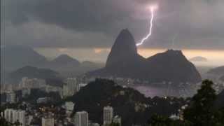 Blitz zerstÃ¶rt die ChristusStatue in Rio de JaneiroBrasilien 2014 [upl. by Placida]