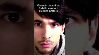 Quando BECCHI tuo FRATELLO a RUBARTI il CARICA BATTERIE shorts gabby16bit nostalgia [upl. by Jaclin237]