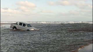 Necochea Orense Vadeo en Cristiano Muerto cerca de la pleamar [upl. by Nivrem]